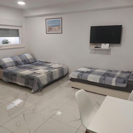 Apartmani Anastasia With Pool, Novalja Extérieur photo