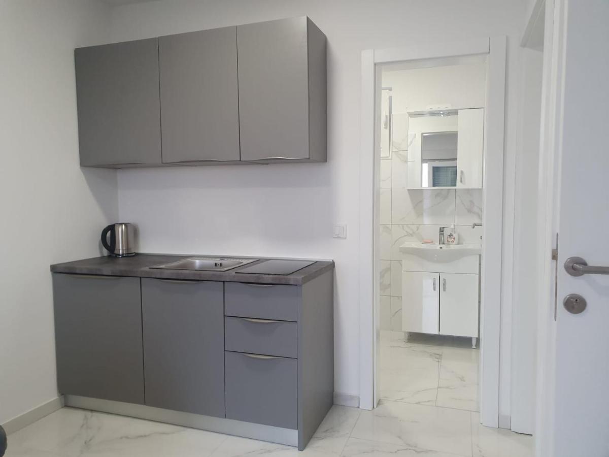 Apartmani Anastasia With Pool, Novalja Extérieur photo
