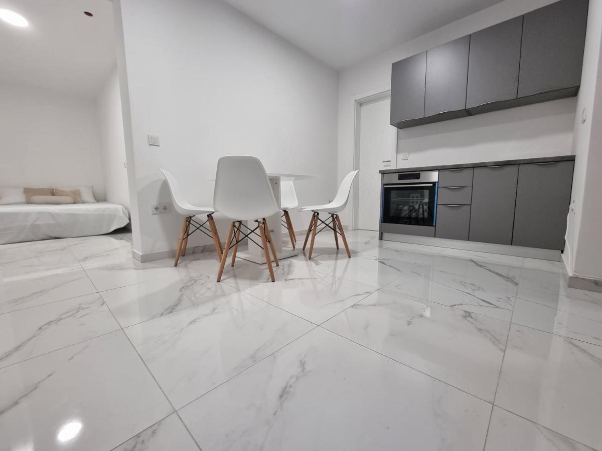 Apartmani Anastasia With Pool, Novalja Extérieur photo