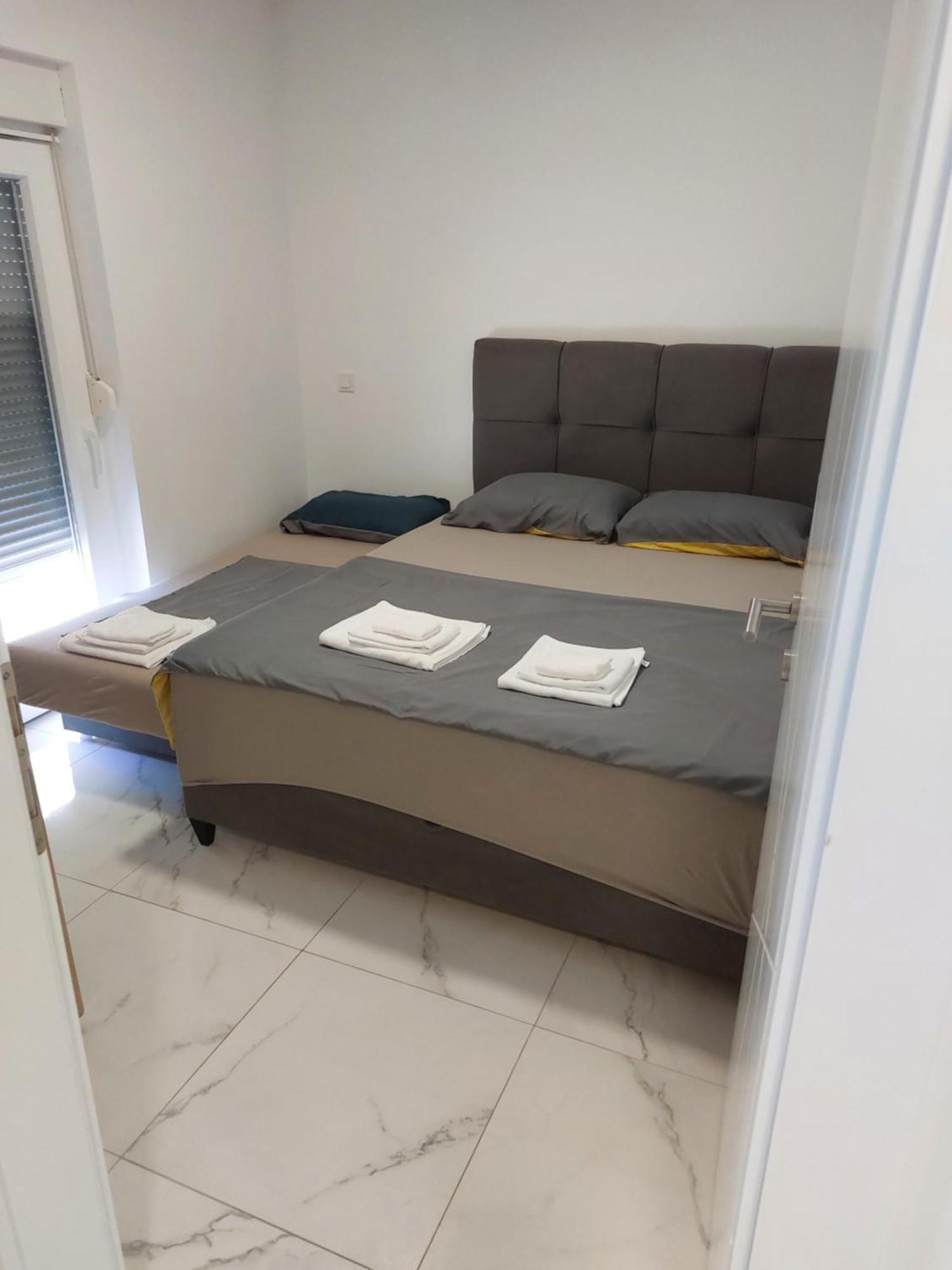 Apartmani Anastasia With Pool, Novalja Extérieur photo