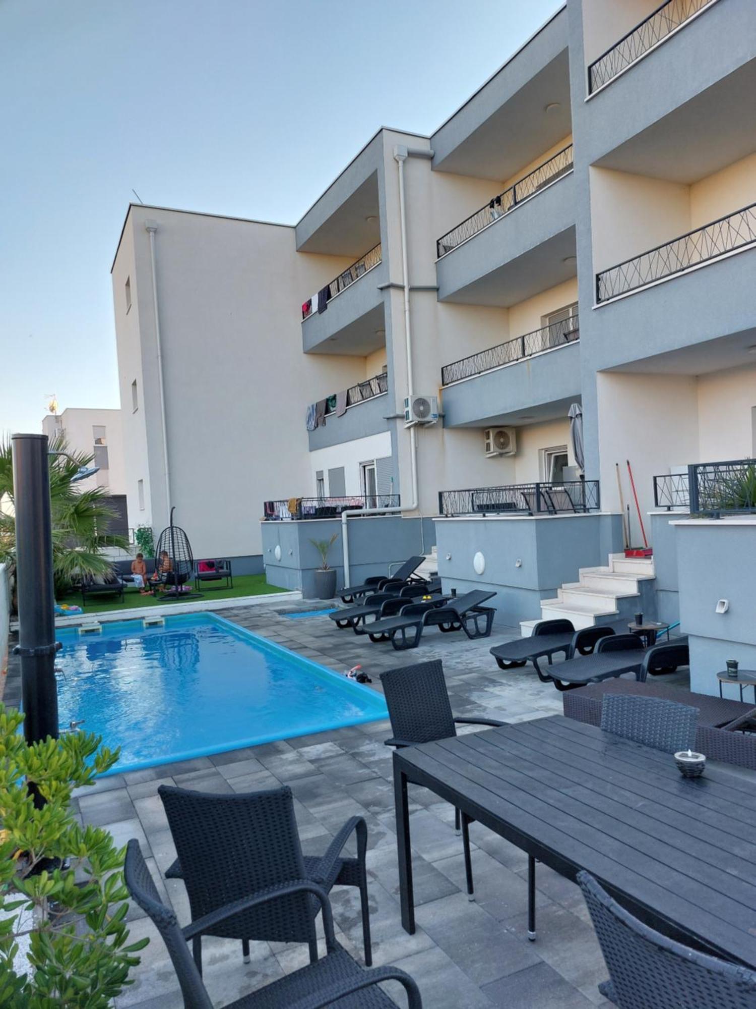 Apartmani Anastasia With Pool, Novalja Extérieur photo