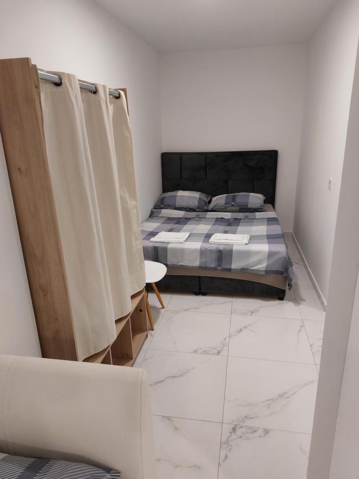 Apartmani Anastasia With Pool, Novalja Extérieur photo